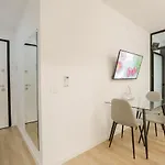 Miku Apartment-Adorable Apartment At Bllok Area
