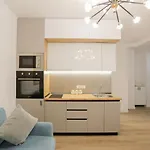 Miku Apartment-Adorable Apartment At Bllok Area