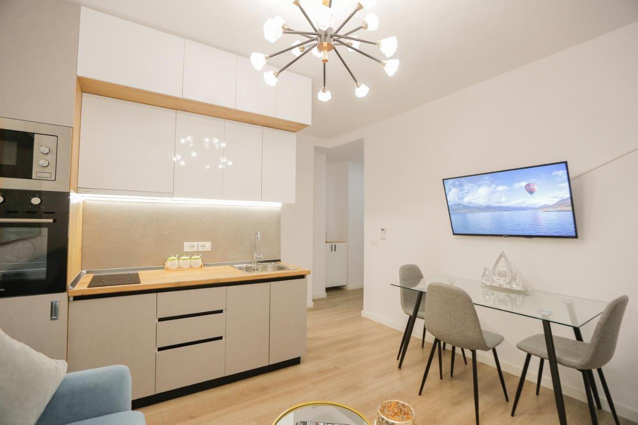 Apartament Miku Apartment-adorable At Bllok Area